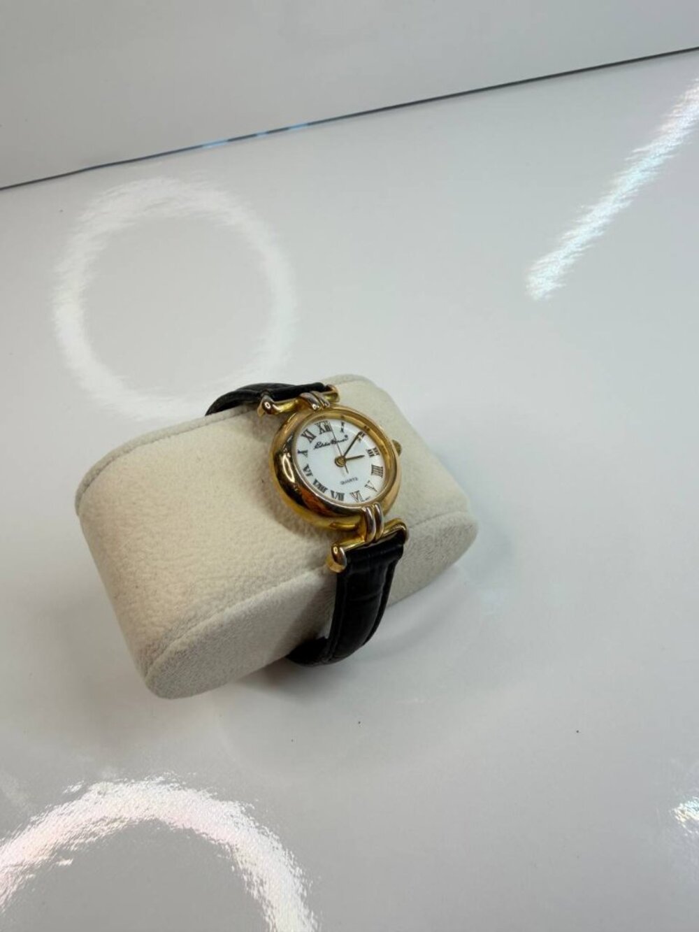 Vintage Eddie Bauer Women’s Watch – Classic Gold Tone - Picture 2 of 14